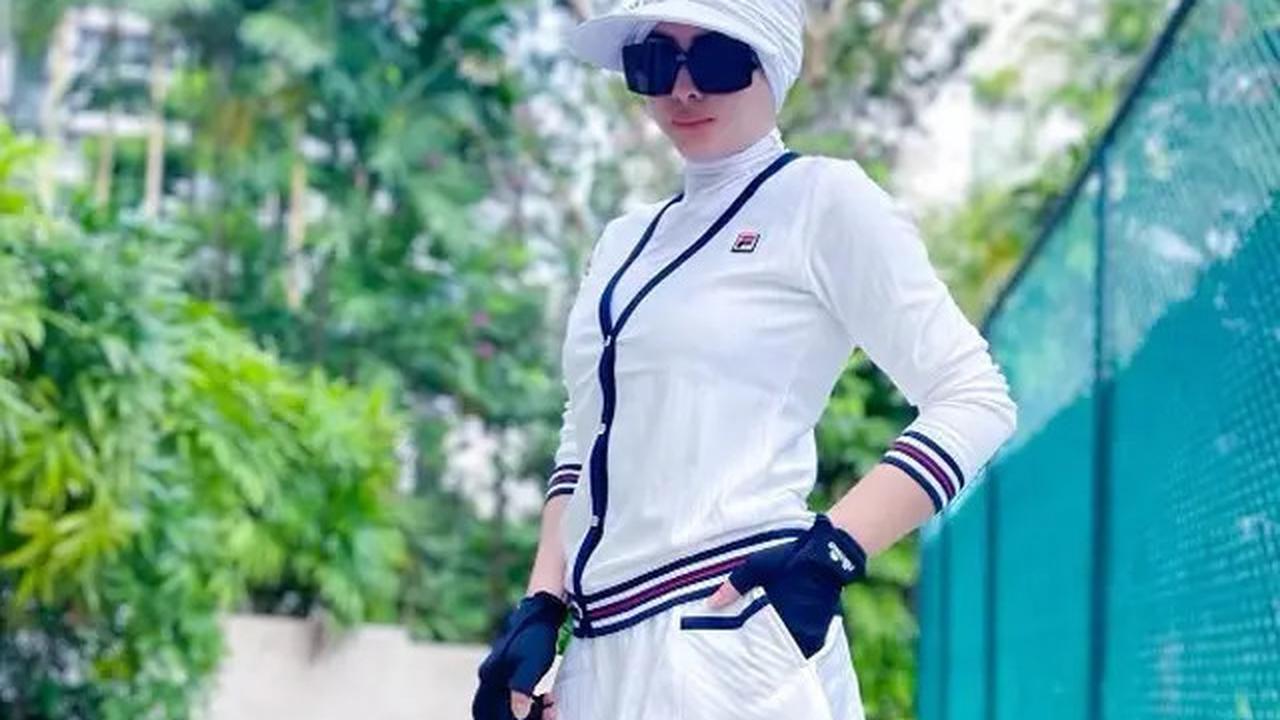 Outfit Olahraga Tenis ala Syahrini, Anggun dan Sporty