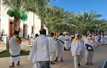 Sepekan Keberangkatan dari Madinah ke Makkah: Jemaah Laki-Laki Masih Banyak Pakai Kaus Kaki, Sarung hingga Sepatu