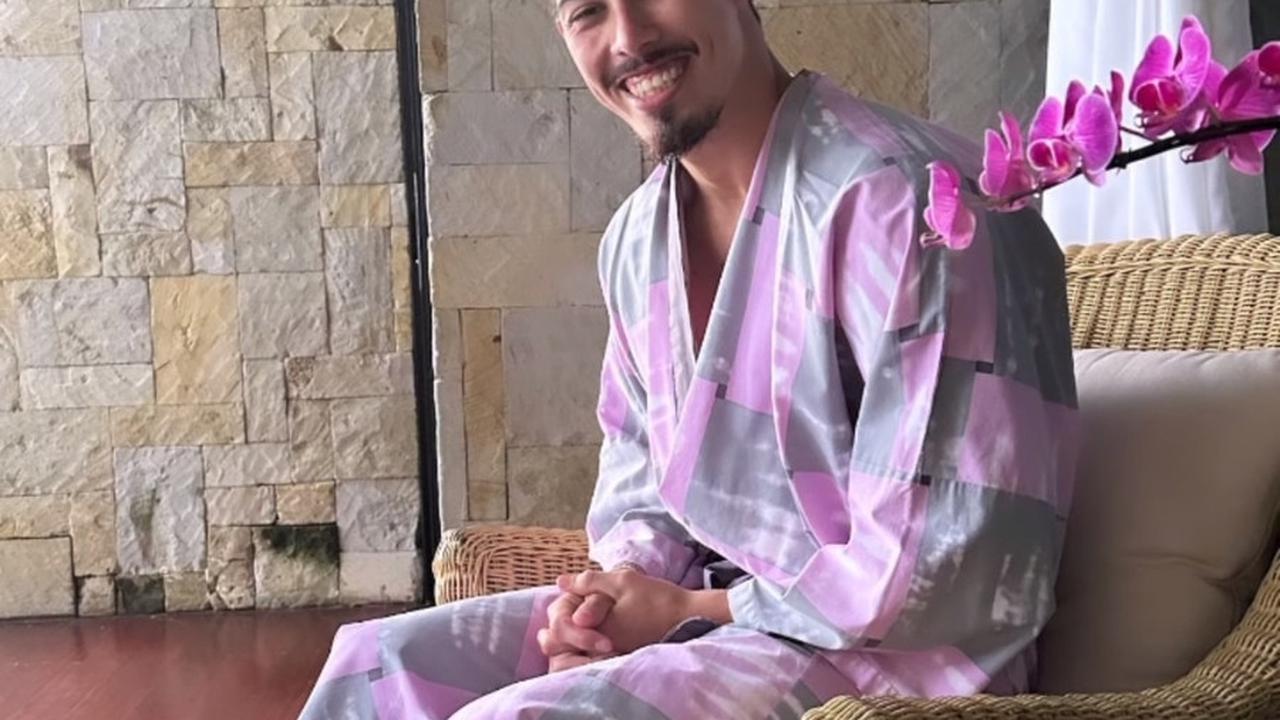 Bahkan, Jennifer Coppen yang berusia 23 tahun juga blak-blakan mengaku ingin mengikuti sang suami yang telah meninggalkannya selamanya.<br><br>