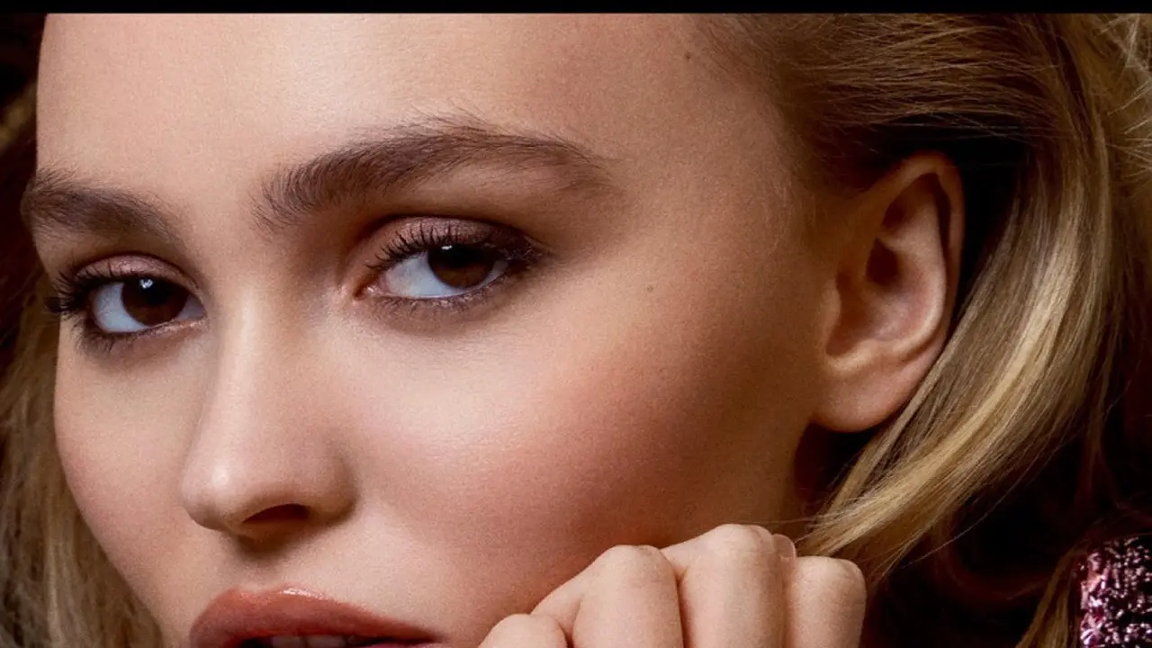 Potret Lily-Rose Depp jadi Muse Terbaru Chanel Premièr, Pakai Jam Tangan Mewah Senilai Rp91 Jutaan