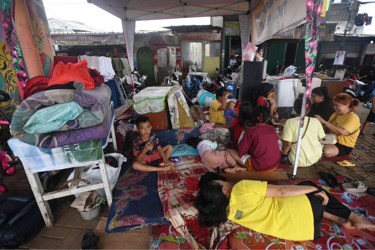 Banjir akibat luapan Sungai Ciliwung di Jakarta