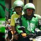 Alih-alih naik mobil patroli, Kompol Woro memilih berpatroli dibonceng Go-Jek.