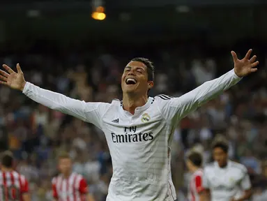 Selebrasi Cristiano Ronaldo usai mencetak gol ketiga ke gawang Athletic Bilbao di Stadion Santiago Bernabeu, (6/10). (REUTERS/Sergio Perez)