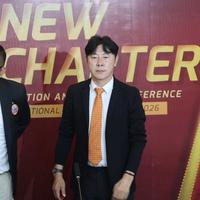 FOTO: Shin Tae-yong Resmi Pelatih Persija Tiga Musim