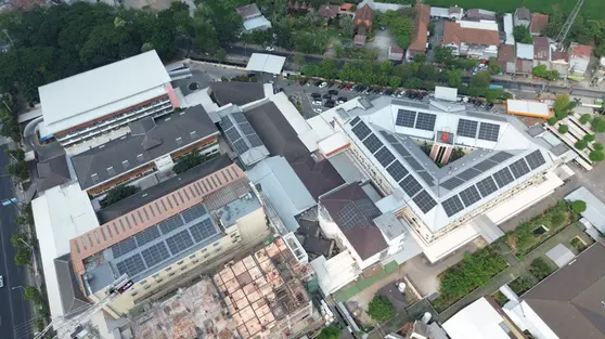 PLTS Atap 416 kWp Terpasang di RS Mardi Rahayu, Operasional 24 Jam
