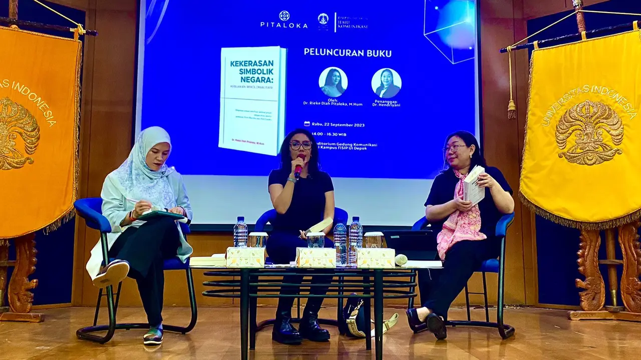 Anggota DPR RI dari Fraksi PDI-Perjuangan (PDIP) Rieke Diah Pitaloka meluncurkan buku hasil desertasi di Dapertemen Ilmu Komunikasi FISIP UI dengan judul 'Kekerasan Simbolik Negara'.