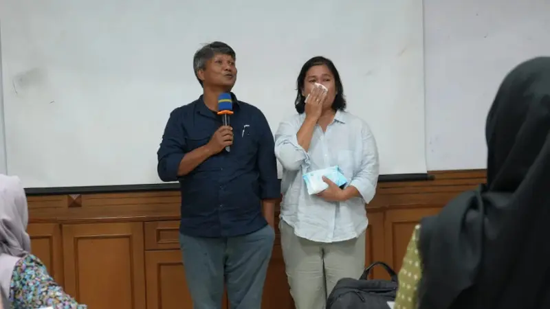 Kisah Sedih di UGM, Orangtua Mahasiswa dari Sumut Datang ke Kelas Wakili Sang Anak yang Sudah Tiada