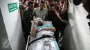 Penyidik KPK, Novel Baswedan tiba di RS Jakarta Eye Center (JEC), Menteng, Jakarta, Selasa (11/4). Pemindahan Novel Baswedan RS JEC agar mendapatkan perawatan yang lebih intensif untuk matanya. (Liputan6.com/Faizal Fanani)