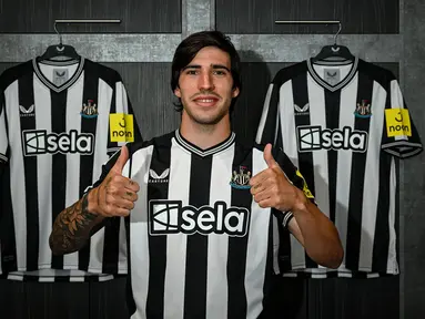Beberapa perpindahan pemain telah terjadi pada pekan pertama bursa transfer musim 2023/2024. Mulai 1 hingga 7 Juli 2023, tercatat 5 pemain masuk dalam daftar 5 besar transfer termahal musim 2023/2024. Siapa saja? Berikut daftar kelima transfer tersebut. (nufc.co.uk)