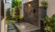 7 Desain Tempat Wudhu di Samping Rumah dengan Lantai Batu Bertekstur, Jadikan Inspirasi