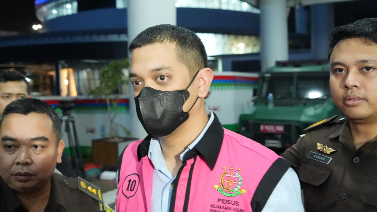 Tersangka kasus korupsi minyak mentah Pertamina
