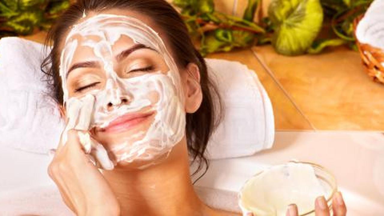 Usir jerawat dengan masker kayu manis!
