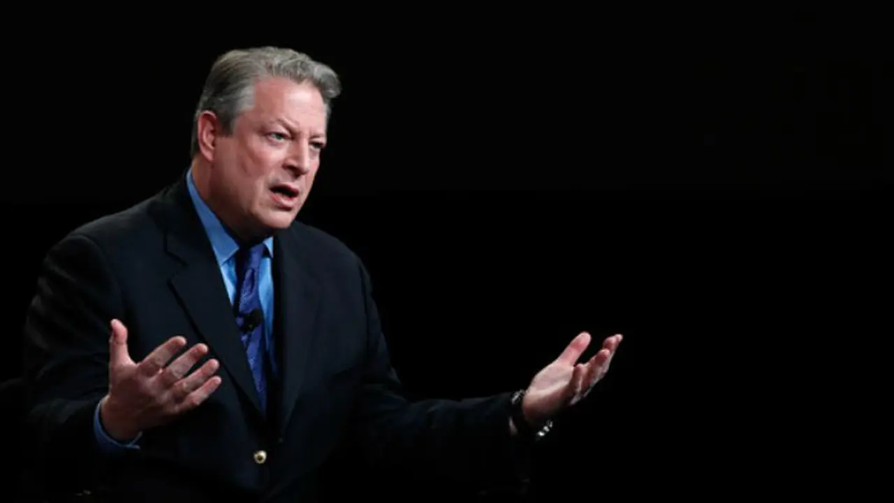 Al Gore merupakan rival George W. Bush dalam pemilihan Presiden AS tahun 2000