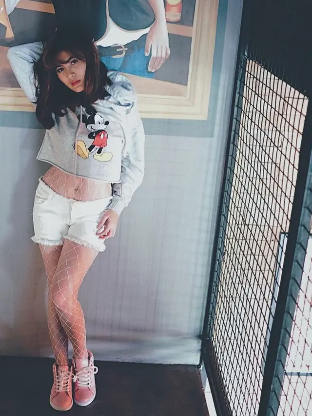 [Bintang] Gagal Fokus, Intip Potret 5 Gaya Sporty Seksi Angela Lee yang Bikin Kecanduan