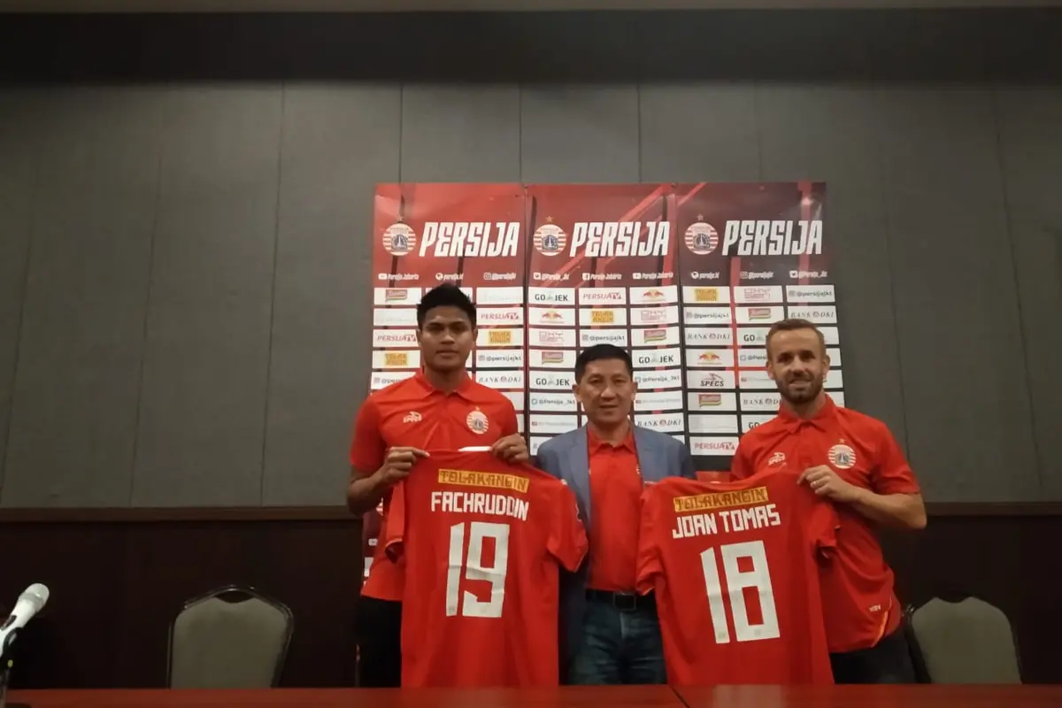 Konferensi pers perkenalan pemain baru Persija Jakarta, Fachruddin Aryanto dan Joan Tomas di Bekasi, Sabtu (31/8/2019).