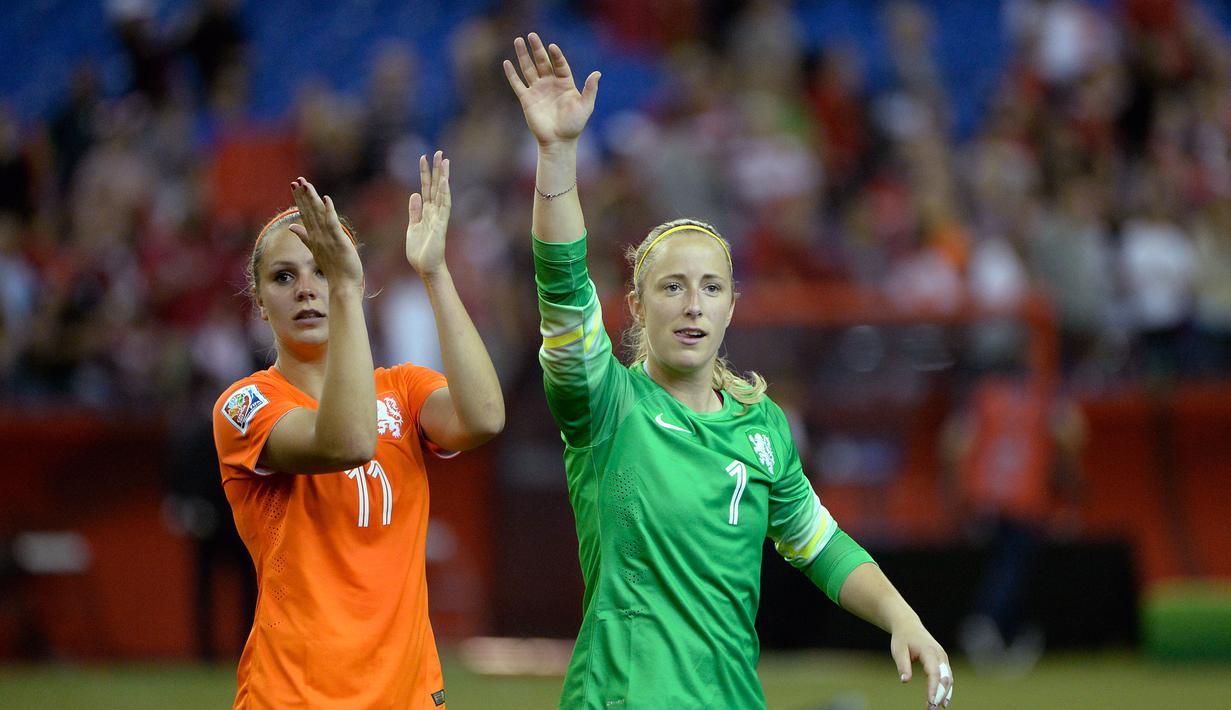 Loes Geurts (kanan), kiper utama Belanda di Piala Dunia Wanita 2015. (Reuters)