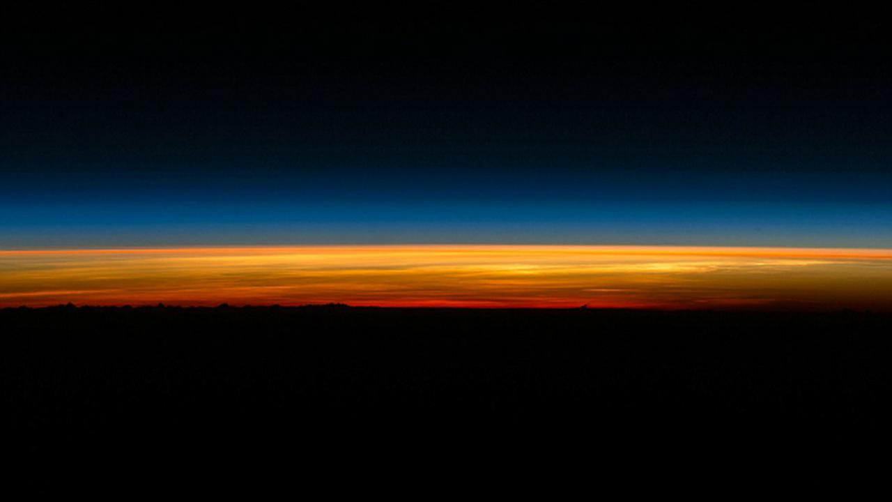 NASA via Daily Mail (0) Matahari terbit 1 Maret 2016