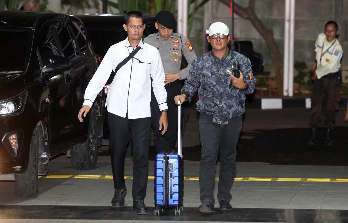 FOTO: Bupati Lampung Tengah Terjaring OTT KPK Terkait Dugaan Suap Pengesahan RAPBD