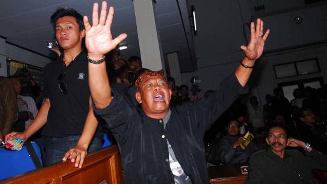 Sidang Aceng ditunda, warga marah-marah di gedung DPRD Garut