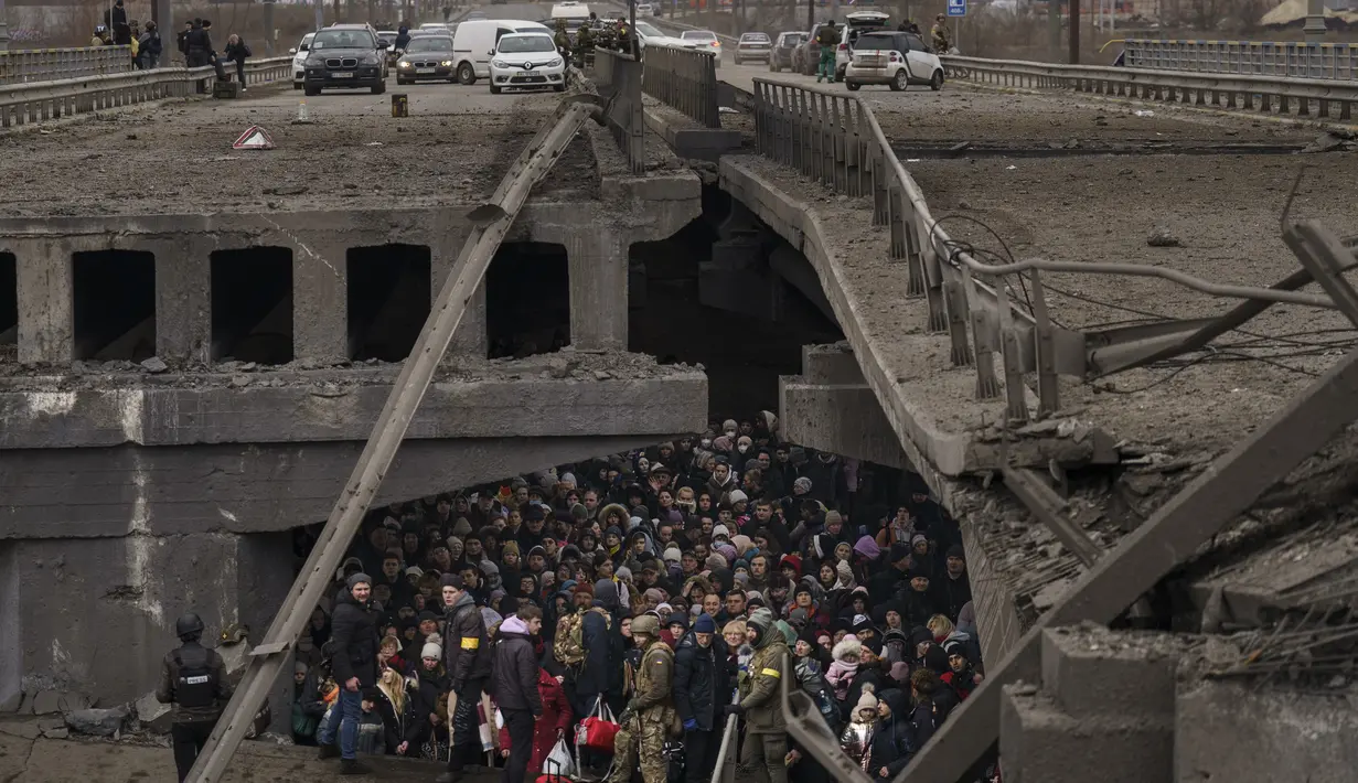 Perang Rusia di Ukraina akan mencapai angka 500 hari pada akhir pekan ini, sebuah tonggak sejarah suram bagi konflik yang berkecamuk tanpa akhir yang jelas. (AP Photo/ Emilio Morenatti)