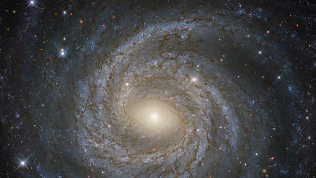 Galaksi spiral di konstelasi Aquila. (ESA/Hubble/NASA)