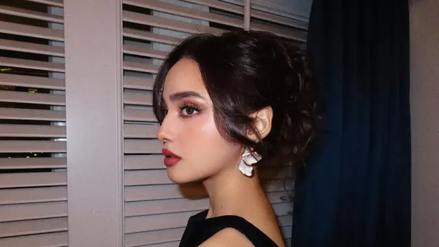 Makeup Bold Syifa Hadju di Pesta Ultah ke-50 Maia Estianty, Tampil Glamor defimngan Lipstik Merah Bata