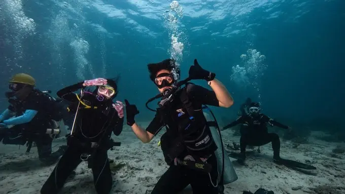 El Rumi menyelamat di laut