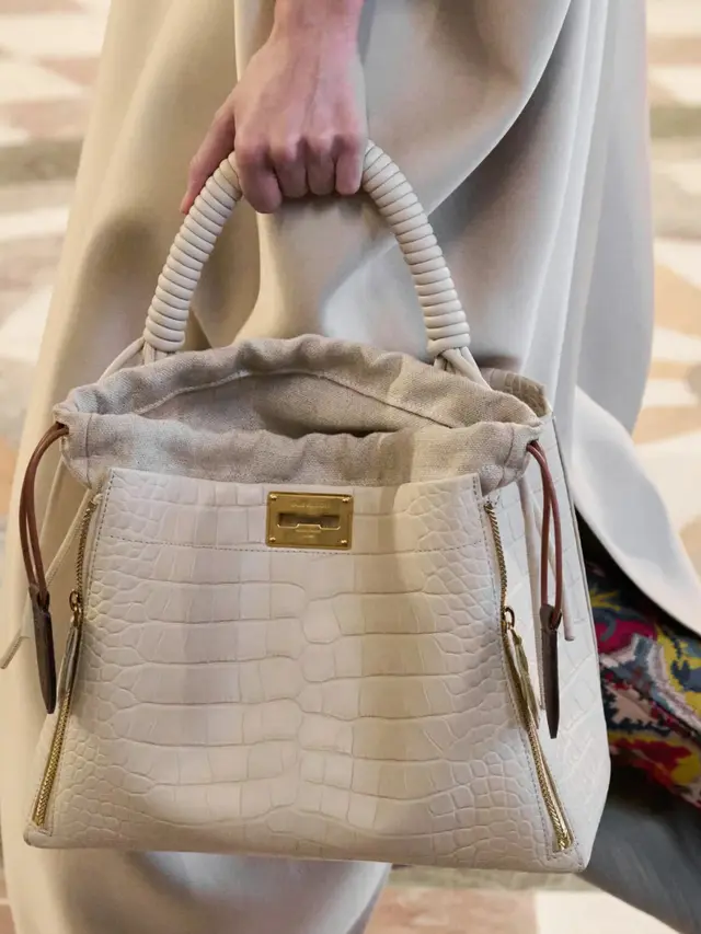 Louis Vuitton dengan tas model terbaru. dok. Louis Vuitton