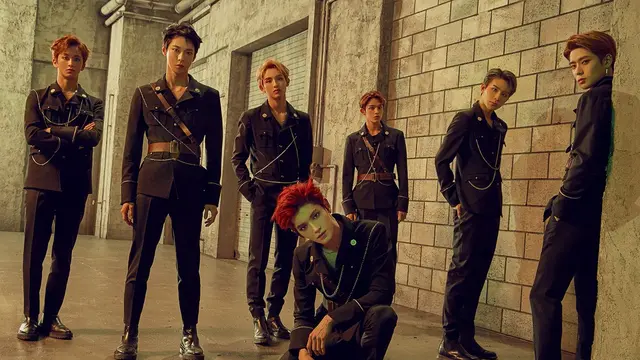 Lucas bersama NCT U pada 2018. (SM Entertainment via Soompi)