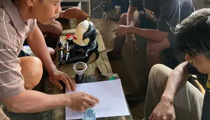 Jalan Rusak Tak Digubris, Warga Pandeglang Teken Petisi Pakai Darah