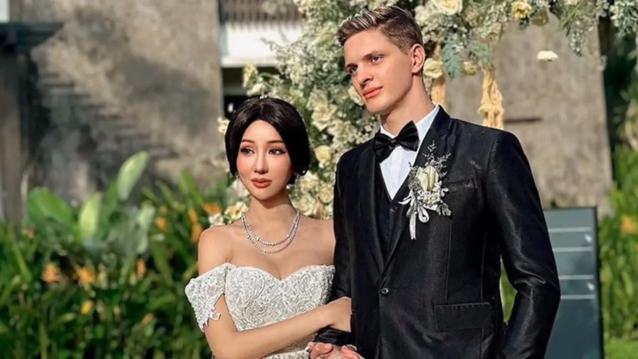 Selain Lucinta Luna, Pertunangan 12 Selebriti Ini Mewah Banget Bak Pesta Pernikahan