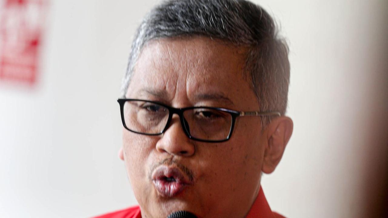 Dia pun menyinggung formasi di setiap koalisi yang ada saat ini. Tiap koalisi terdiri dari partai yang saling beririsan satu dengan yang lain. Hal itu, menurut Hasto, mempersulit meraih kemenangan.&nbsp;<br>