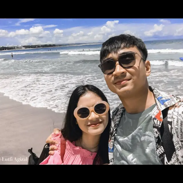 Dikabarkan Putus, Ini 6 Momen Manis Lutfi Agizal dan Salshadilla Anak Iis Dahlia