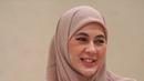 <p>Ibu dua anak ini sedang belajar istikamah mengenakan hijab. Dia bahkan tidak ingin membuat konten saat tidak berhijab. (Foto: Instagram/ paula_verhoeven)</p>