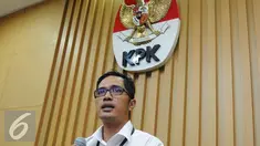 Kabiro Humas KPK, Febri Diansyah saat kofrensi pers di gedung KPK, Jakarta, Selasa (6/12). KPK menjerat Bupati Nganjuk Jawa Timur, Taufiqurahman sebagai tersangka kasus dugaan korupsi. (Liputan6.com/Helmi Affandi)