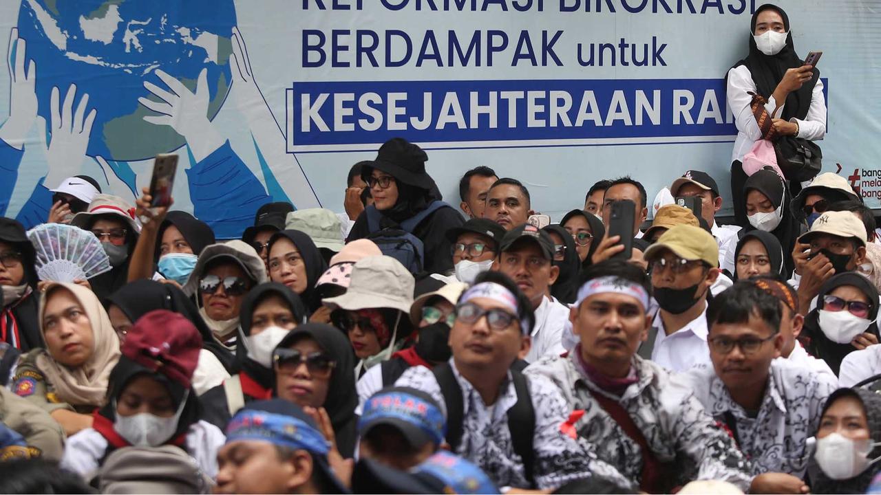FOTO:  Aksi Ribuan Calon PPPK  Di Kantor KemenPAN-RB, Menolak Pengangkatan Oktober 2025