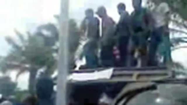 Demo di Kantor Bupati Padang Lawas Utara