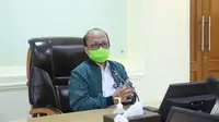 Sekjen Anwar Sanusi saat membuka Pelatihan Hiperkes dan Keselamatan Kerja bagi Dokter Perusahaan secara virtual di Jakarta, hari Senin (8/2/2021).