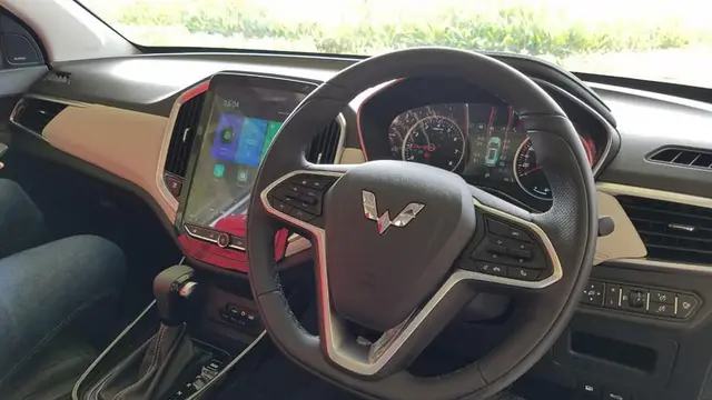 Interior Wuling Almaz