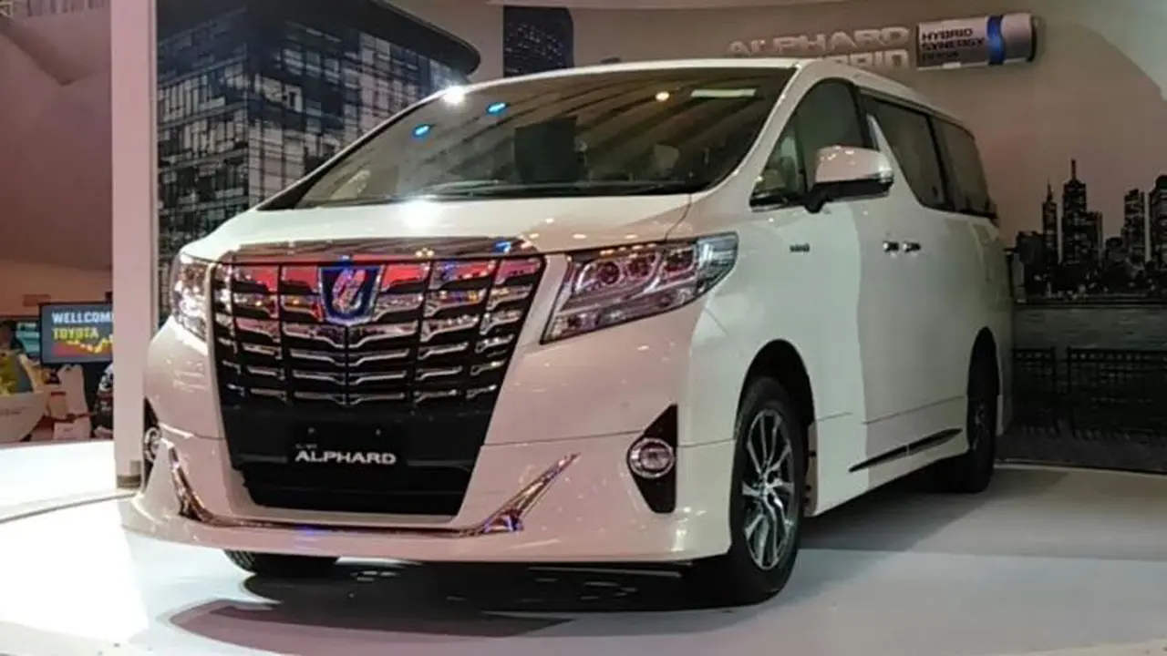 Toyota Mirai dan Alphard Hybrid Ikut Hebohkan GIIAS