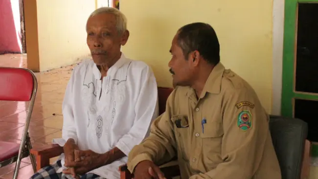 Pelaku pembakar rumah orangtua dititipkan ke poli jiwa Trenggalek. (Liputan6.com/Dian Kurniawan)
