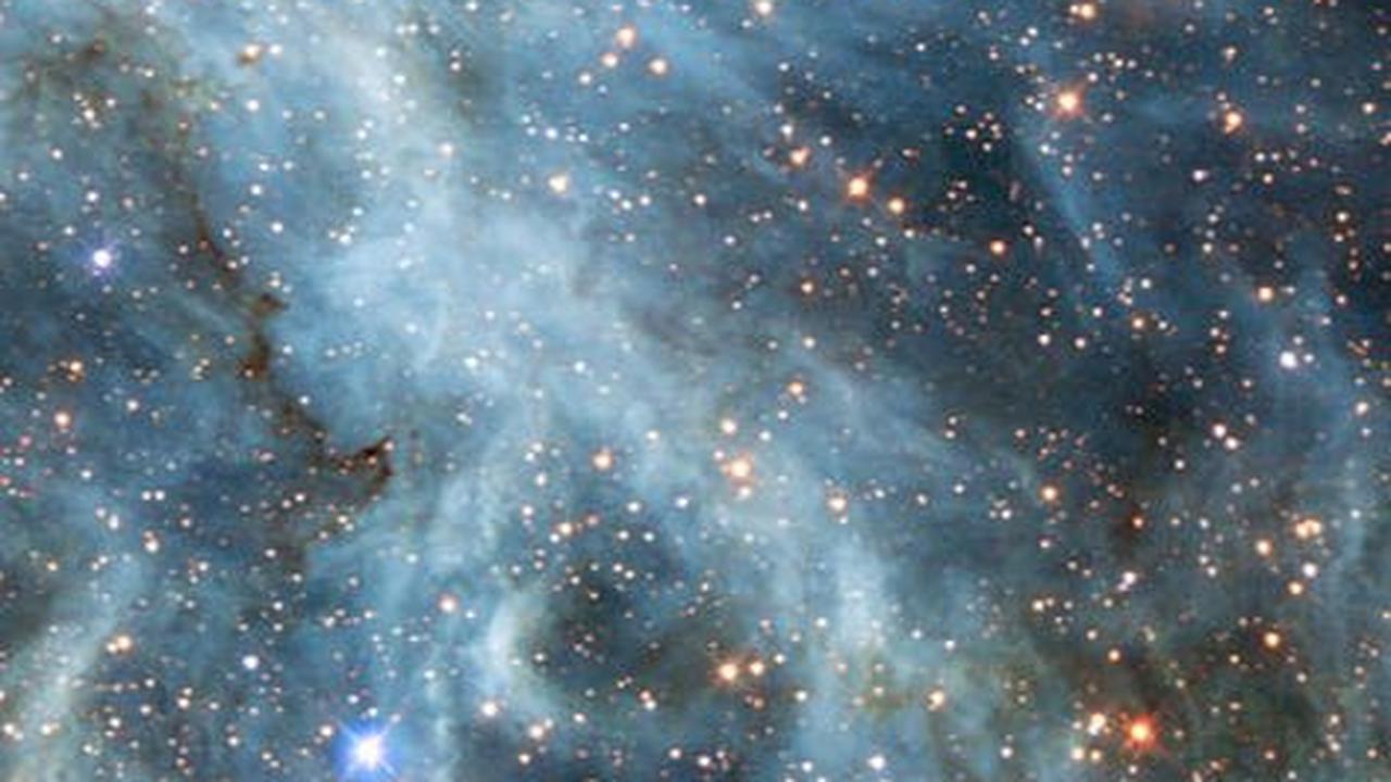 Diyakini energi radiasi yang timbul selama bintang dan galaksi berevolusi inilah yang merupakan bukti pertama adanya energi gelap di alam semesta ini.