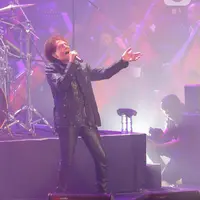 Penghargaan ini tentu sangat tepat, karena bisa dibilang cuma God Bless yang bisa bertahan dan tetap produktif di usia setengah abad. (Liputan6.com/Angga Yuniar)