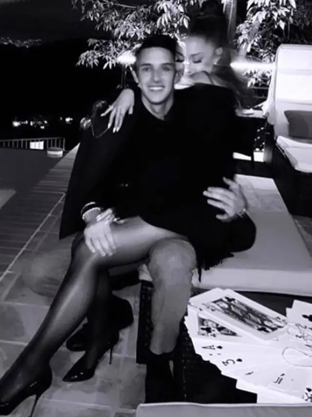 7 Potret Kebersamaan Ariana Grande dan Dalton Gomez yang Dikabarkan Bakal Cerai (@daltonfuckingomez/instagram.com)
