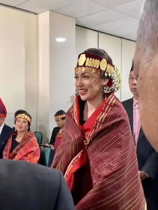 Upacara mangadati yang dijalani Rianti Cartwright (Sumber: Instagram/riantic)