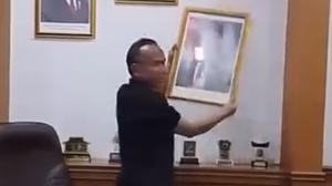 Momen Wakil Ketua DPRD Sukabumi Copot Foto Gibran Usai Putusan MK