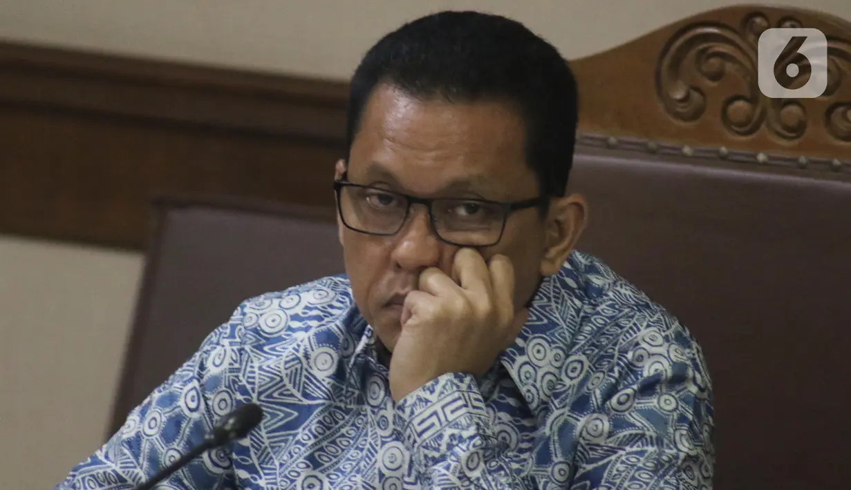 Terdakwa suap pengadaan Baggage Handling System (BHS), Andi Taswin Nur menyimak keterangan saksi saat sidang lanjutan di Pengadilan Tipikor, Jakarta, Senin (18/11/2019). Sidang mendengar keterangan saksi, salah satunya Presdir PT Angkasa Pura (AP) II, M Awaluddin. (Liputan6.com/Helmi Fithriansyah)