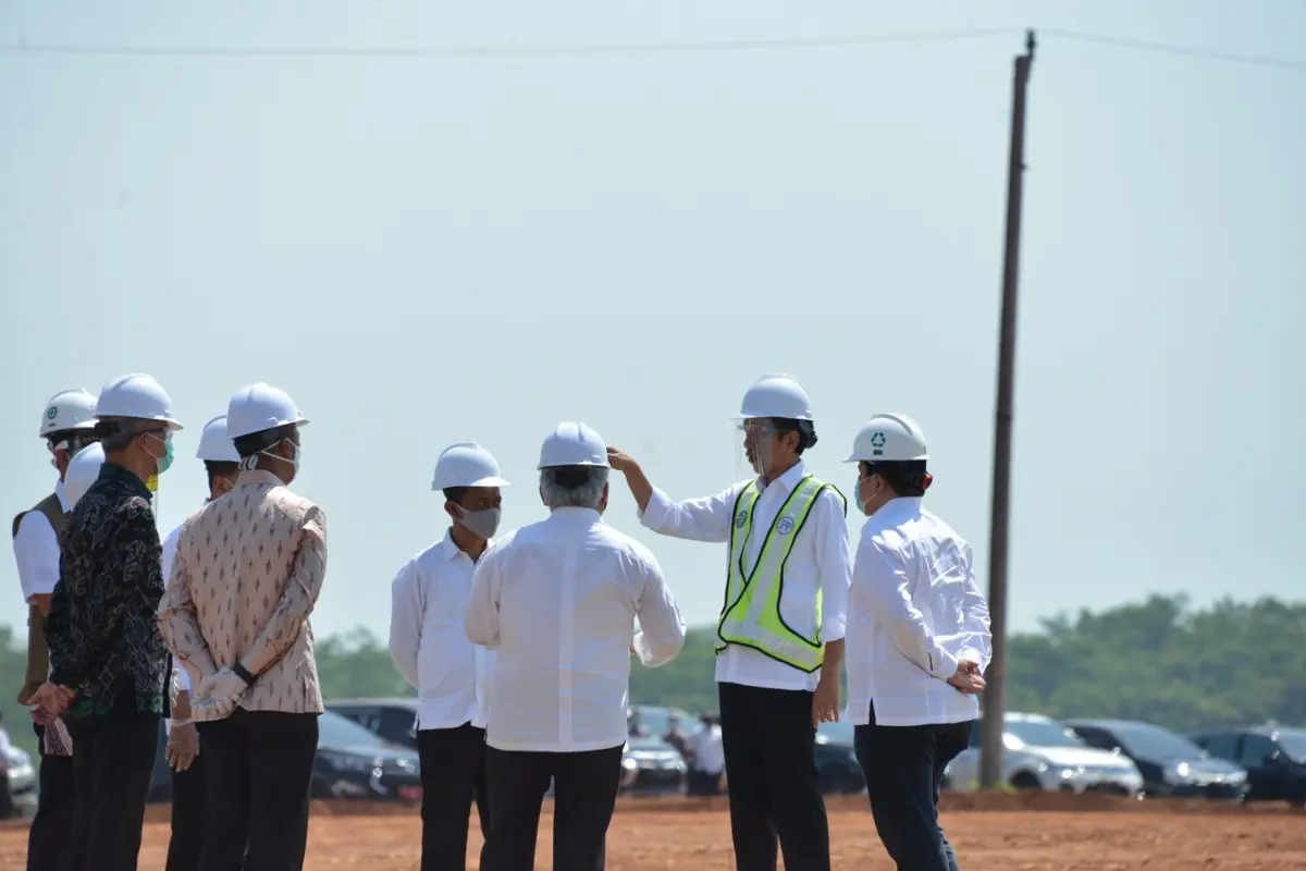 Presiden Jokowi meninjau pengembangan Kawasan Industri Batang.