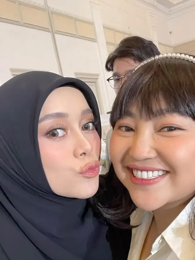 Potret Mpok Alpa Pakai Wig saat Syuting, Sebut Rontok Akibat Melahirkan Padahal Kanker