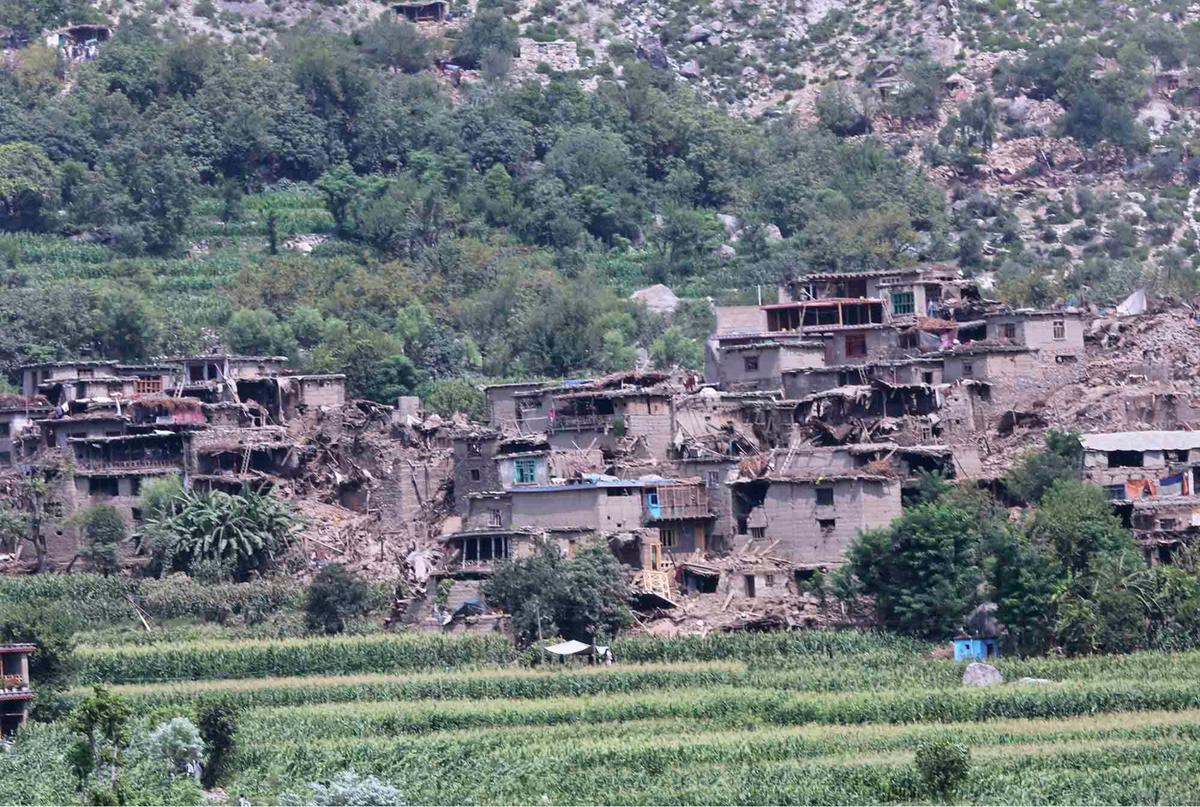 FOTO: Pemandangan Pilu, Gempa Hancurkan Satu Desa di Afghanistan